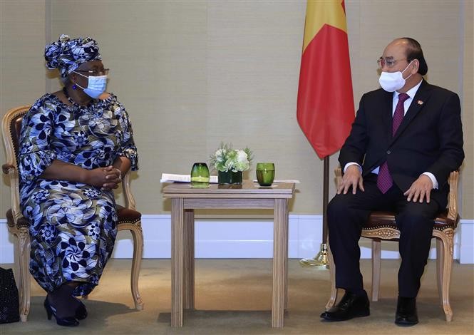 Chiều ngày 28/11, Chủ tịch nước Nguyễn Xuân Phúc đã tiếp Tổng giám đốc Tổ chức Thương mại thế giới (WTO), bà Ngozi Okonjo-Iweal. (Nguồn: TTXVN)