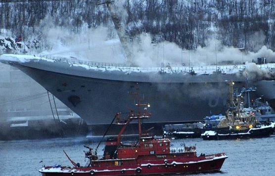 Tàu sân bay duy nhất của Nga bốc cháy dữ dội