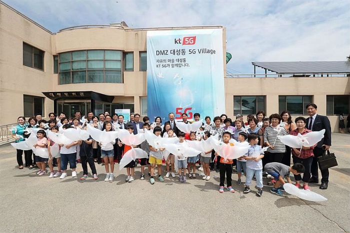 ben trong khu phi quan su lien trieu