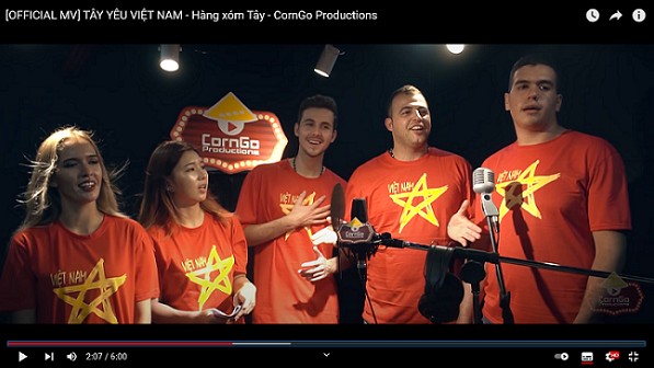 Một Việt Nam 'giàu có' và 'ấm áp' với người nước ngoài