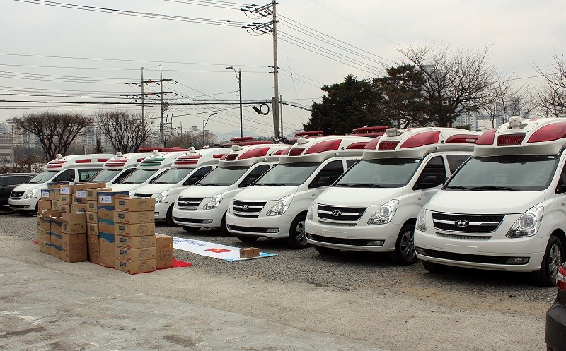 8 xe cứu thương được bàn giao cho Việt Nam.