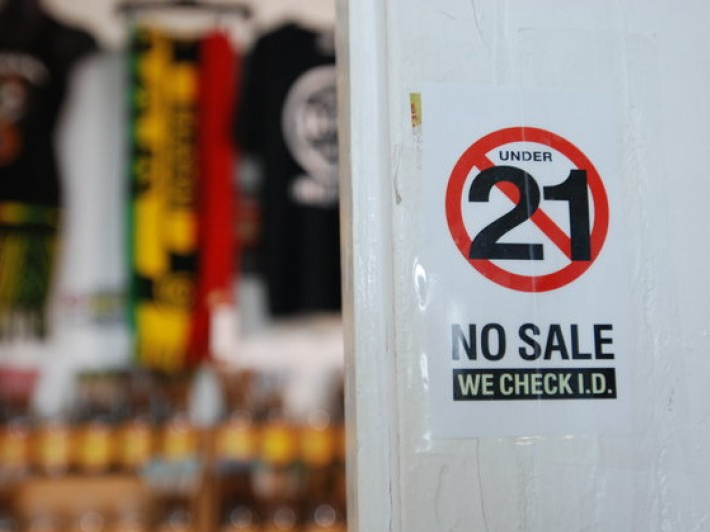 Hawaii nâng độ tuổi được hút thuốc lá lên 21