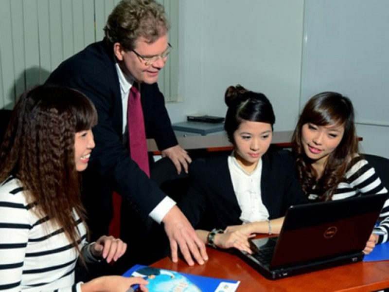 Miễn thuế TNCN cho chuyên gia nước ngoài