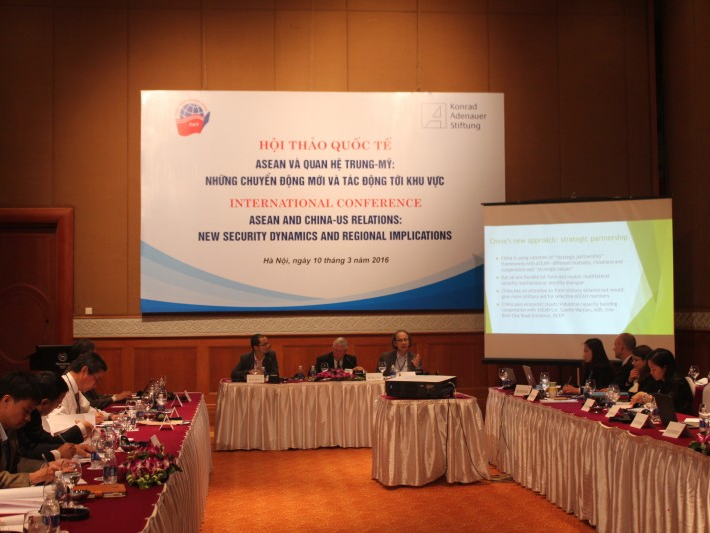 Mỹ - Trung “làm khó” ASEAN