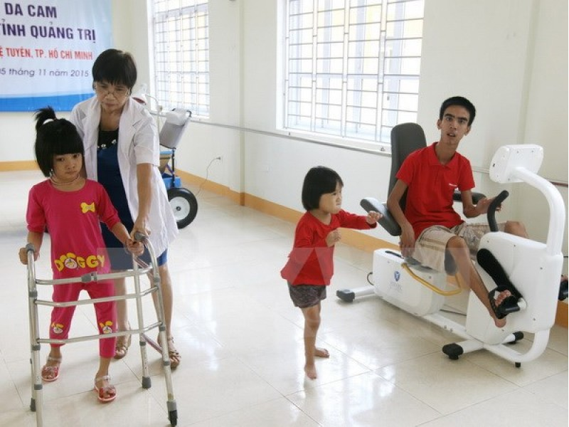 Đoàn cựu chiến binh Mỹ tìm hiểu hậu quả chiến tranh tại Việt Nam