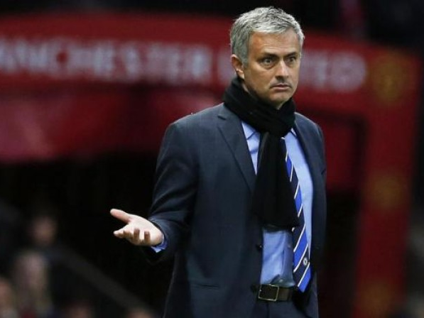 HLV Mourinho chưa ký hợp đồng với Man Utd