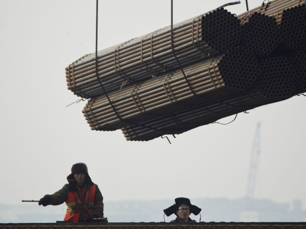 Trung Quốc xuất khẩu “sự dư thừa”