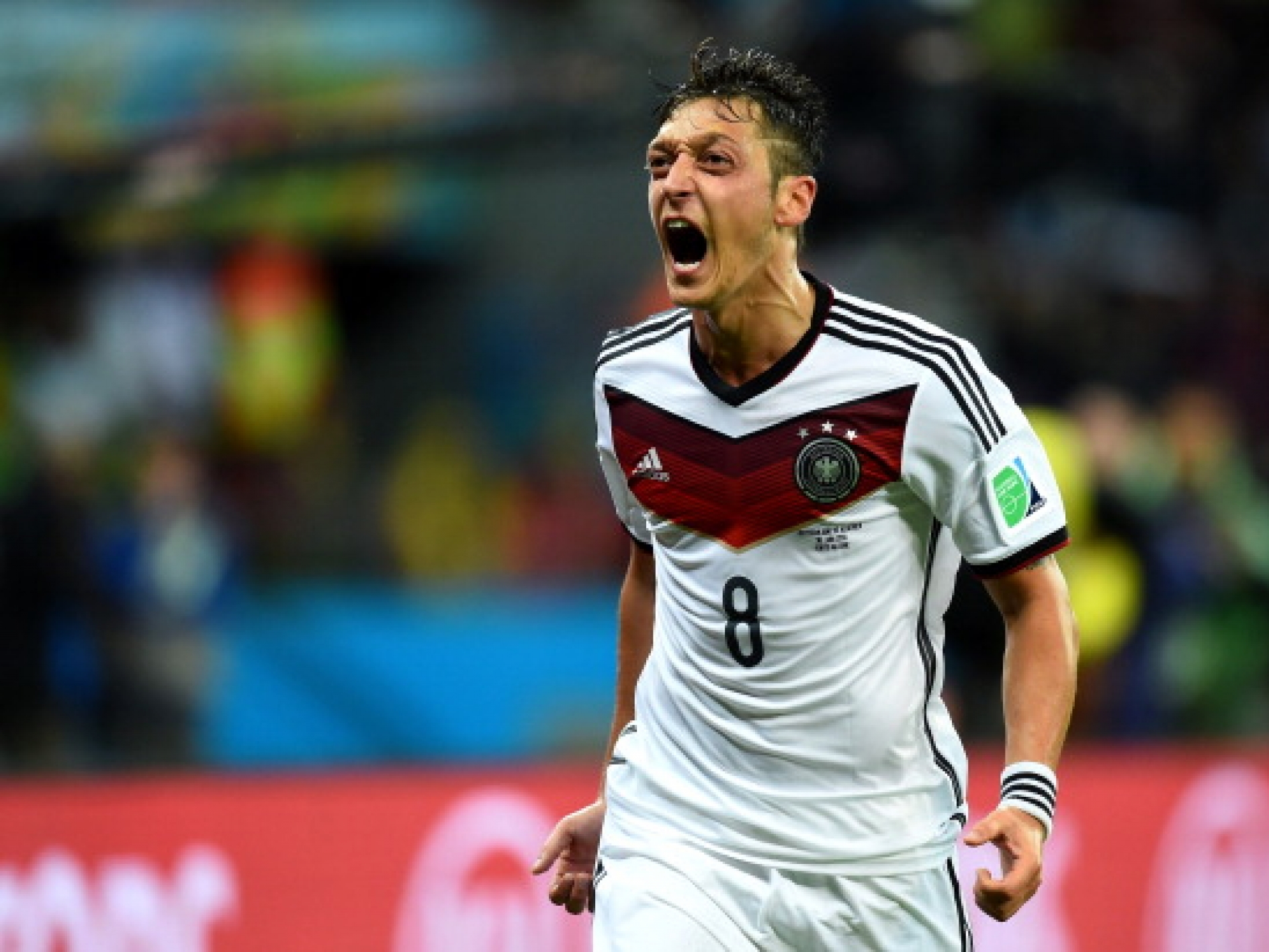 Ozil cảnh báo về sức mạnh của "những chú sư tử" Anh