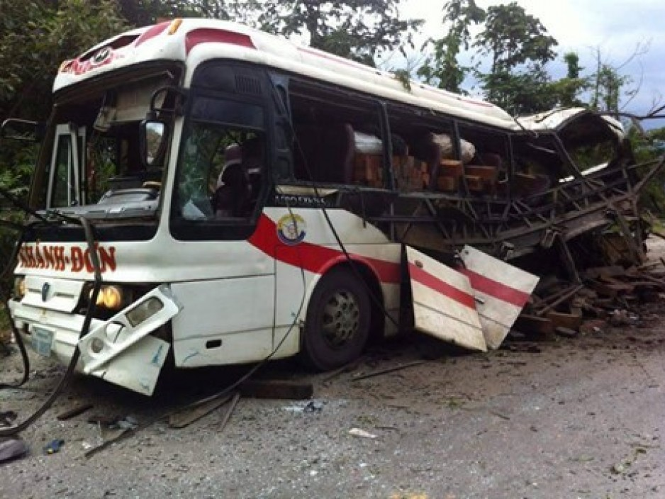 Vụ nổ xe khách tại Lào: Bộ Ngoại giao hỗ trợ đưa thi hài các nạn nhân về nước