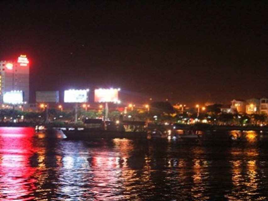 Thủ tướng: Khẩn trương làm rõ nguyên nhân vụ chìm tàu ở Đà Nẵng