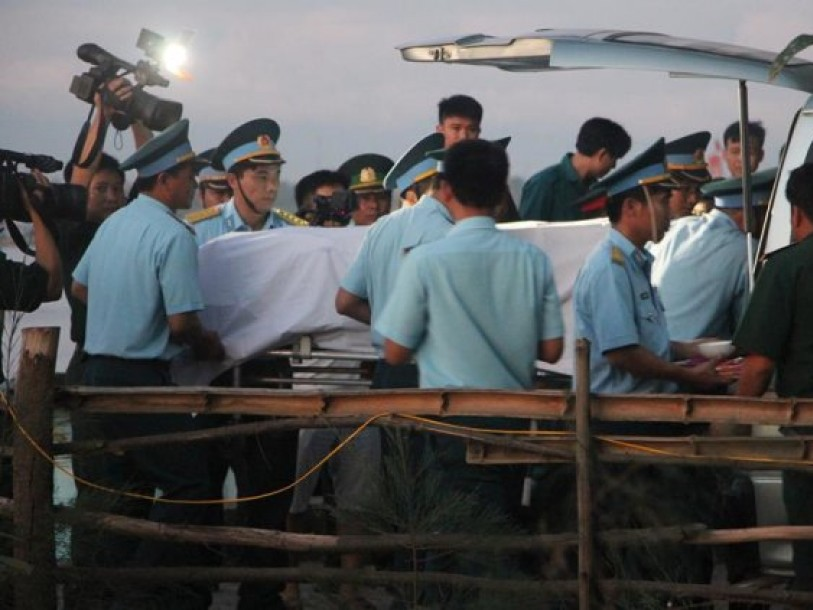 Thăng quân hàm Đại tá cho phi công Trần Quang Khải