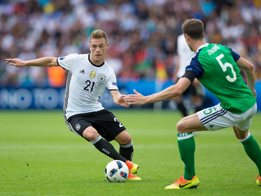 Vượt qua Bắc Ireland, xe tăng Đức giữ vững ngôi đầu bảng