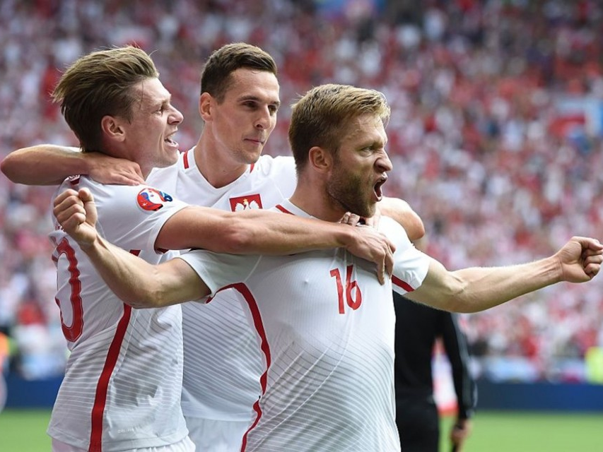 Đại bàng Trắng Ba Lan bay cao trên chấm 11m