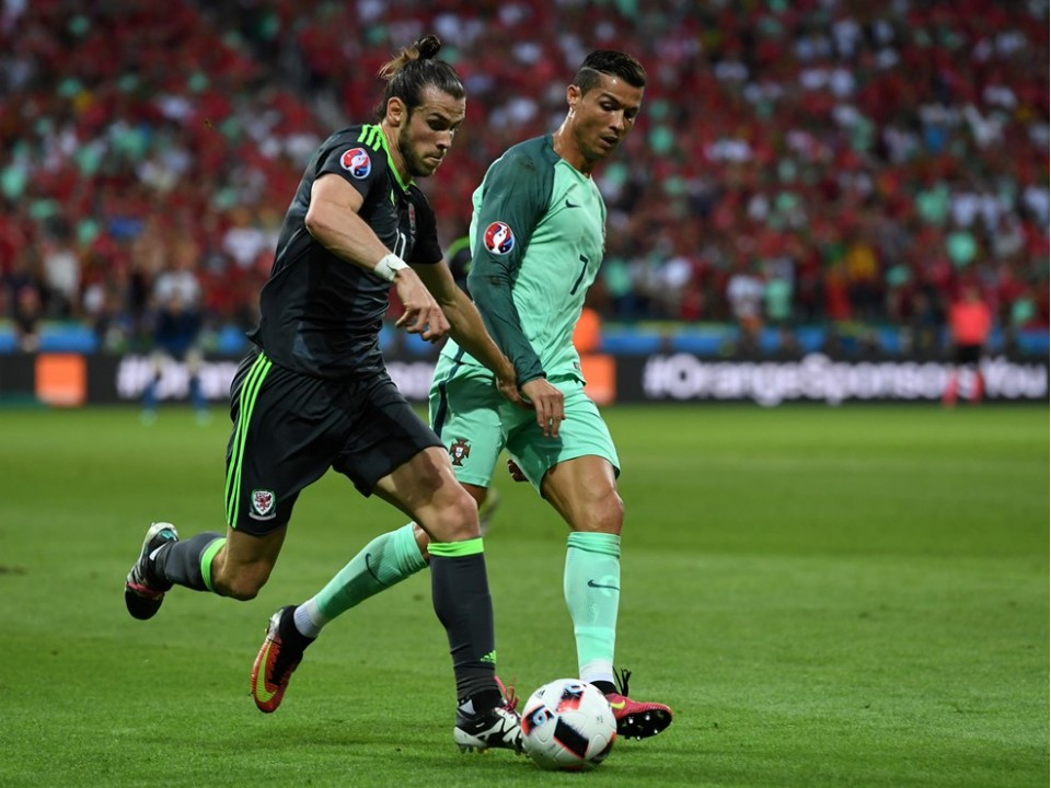 CR7 tỏa sáng đưa Bồ Đào Nha vào chung kết