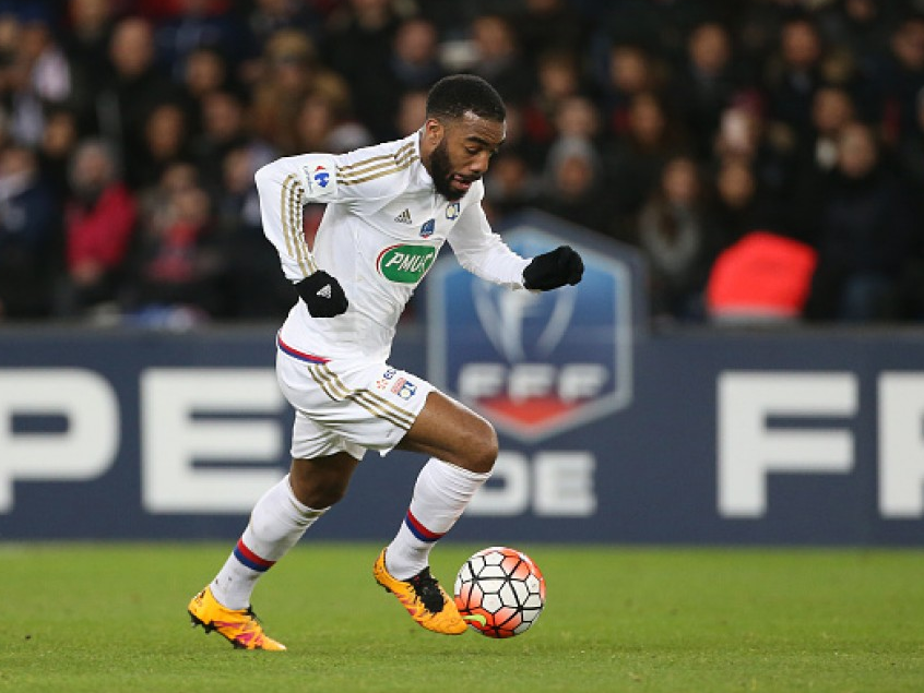 Lyon bác bỏ thông tin Arsenal hỏi mua Lacazette