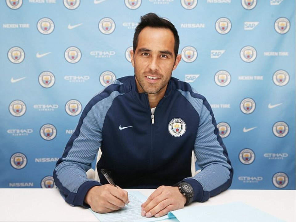 Man City hoàn tất chiêu mộ thủ thành Claudio Bravo