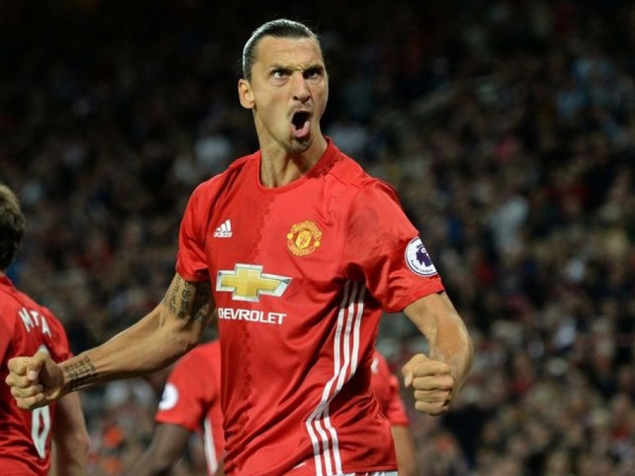 Ibrahimovic ‘tặng quà’ thủ môn Man City trước trận derby Manchester