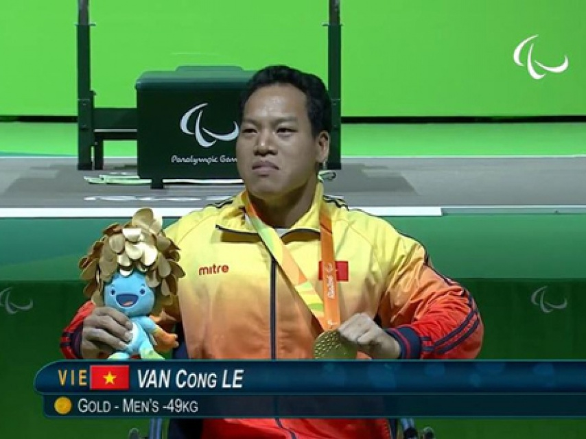 Thủ tướng gửi thư khen VĐV Huy chương Vàng Paralympics Lê Văn Công