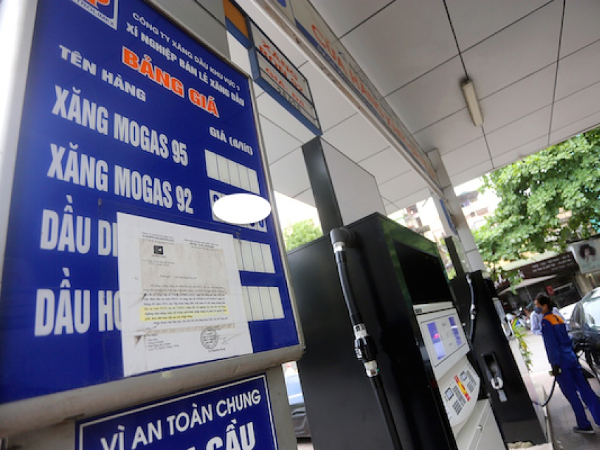 Giá xăng tăng nhẹ 156 đồng/lít, dầu đồng loạt giảm