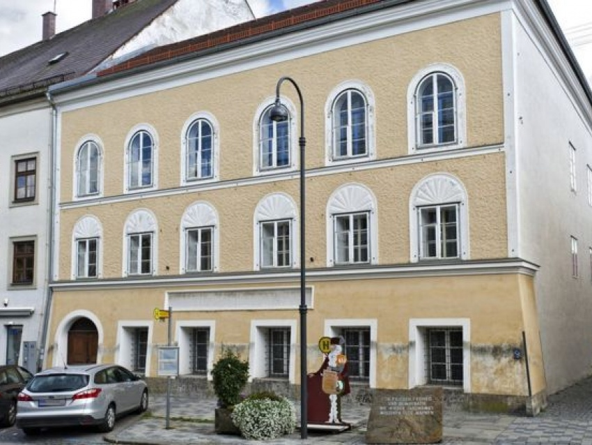 Áo phá hủy ngôi nhà nơi Hitler chào đời