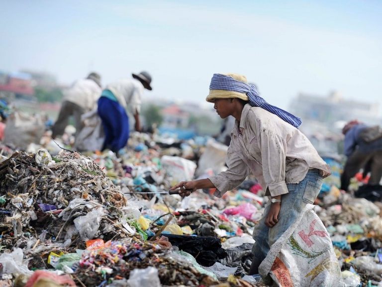 Cuộc chiến sinh tồn của những người nhặt rác