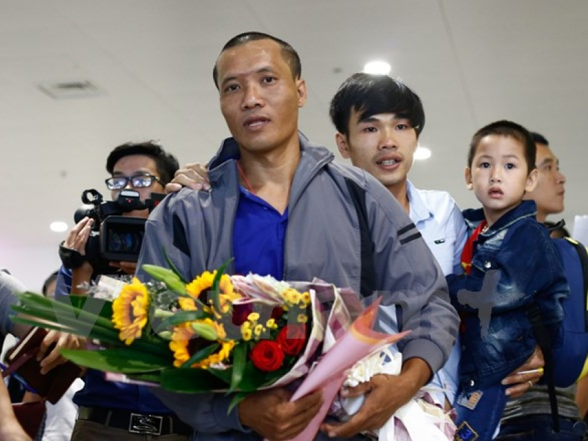 Nghẹn ngào đón ba thuyền viên bị cướp biển Somalia bắt giữ trở về