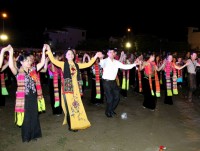 xoe thai duoi goc nhin hoi nhap