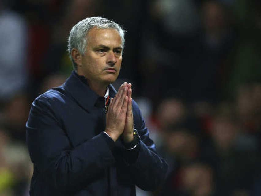 Mourinho chuộc lỗi với CĐV bằng chiến thắng trận derby