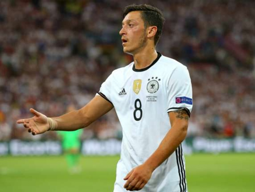 HLV Loew ưu tiên tài năng trẻ, loại Ozil khỏi ĐT Đức