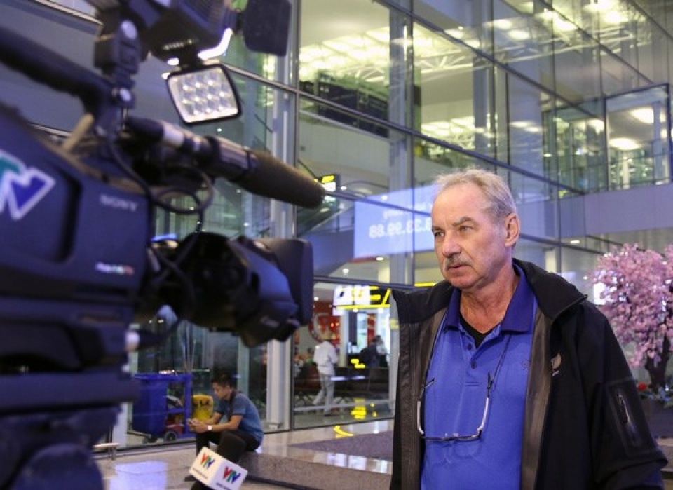 hlv alfred riedl het loi khen ngoi hoc tro cu huu thang