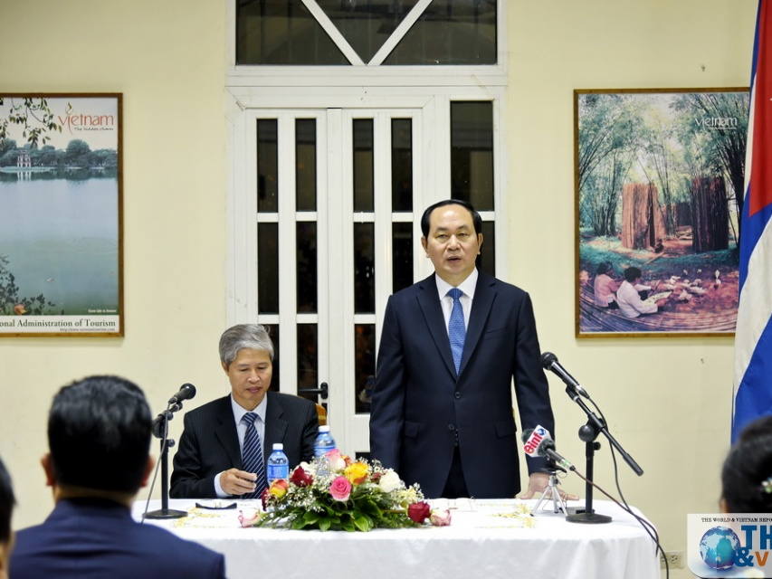 Chủ tịch nước thăm Đại sứ quán Việt Nam tại Cuba