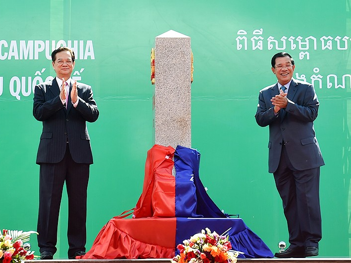 Hoàn thành hệ thống cột mốc đại biên giới Việt Nam - Campuchia