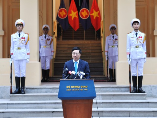 Thượng cờ chào mừng ngày hình thành Cộng đồng ASEAN