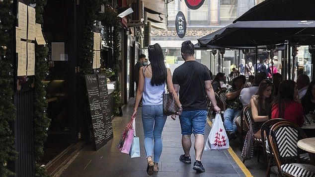 Kích cầu kinh tế, người dân Australia được cấp phiếu mua hàng và du lịch miễn phí