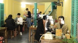 Covid-19 ở Hà Nội ngày 2/1: Lập đỉnh với hơn 2 nghìn ca mắc mới; thêm 3 quận, huyện chuyển 'vùng cam' nguy cơ cao