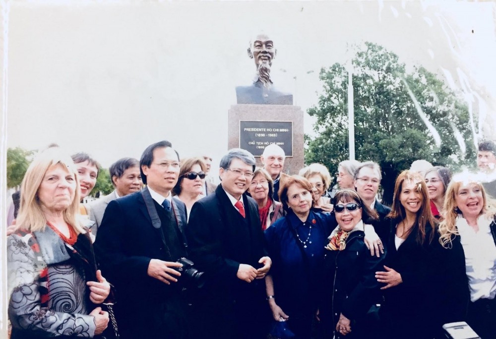 ĐẠI SỨ KỂ CHUYỆN. Ngoại giao là nghề quảng bá ĐẠI SỨ KỂ CHUYỆN. Ngoại giao là nghề quảng bá