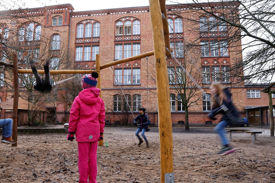 Có phải trẻ em bị bỏ quên trong đại dịch Covid-19? Có phải trẻ em bị bỏ quên trong đại dịch Covid-19?