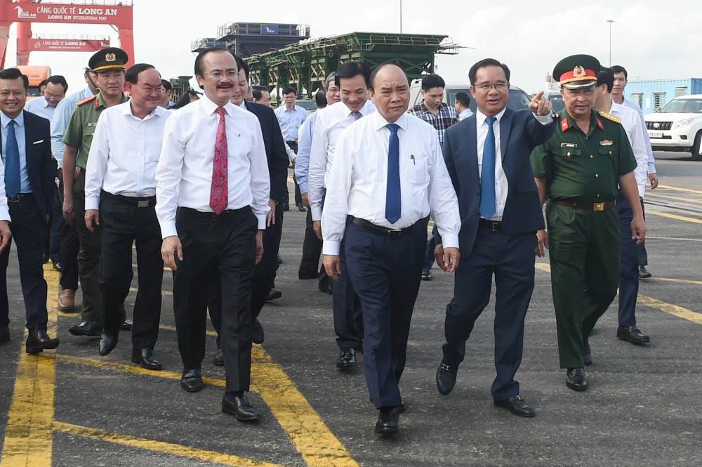 Thủ tướng Chính phủ thăm Cảng quốc tế Long An và dự án Nhà máy điện LNG Long An