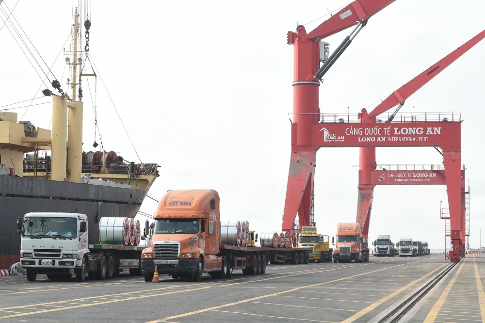 Thủ tướng Chính phủ thăm Cảng quốc tế Long An và dự án Nhà máy điện LNG Long An
