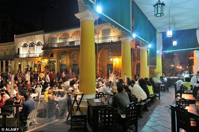 Cuba “cháy” bia do bùng nổ du lịch