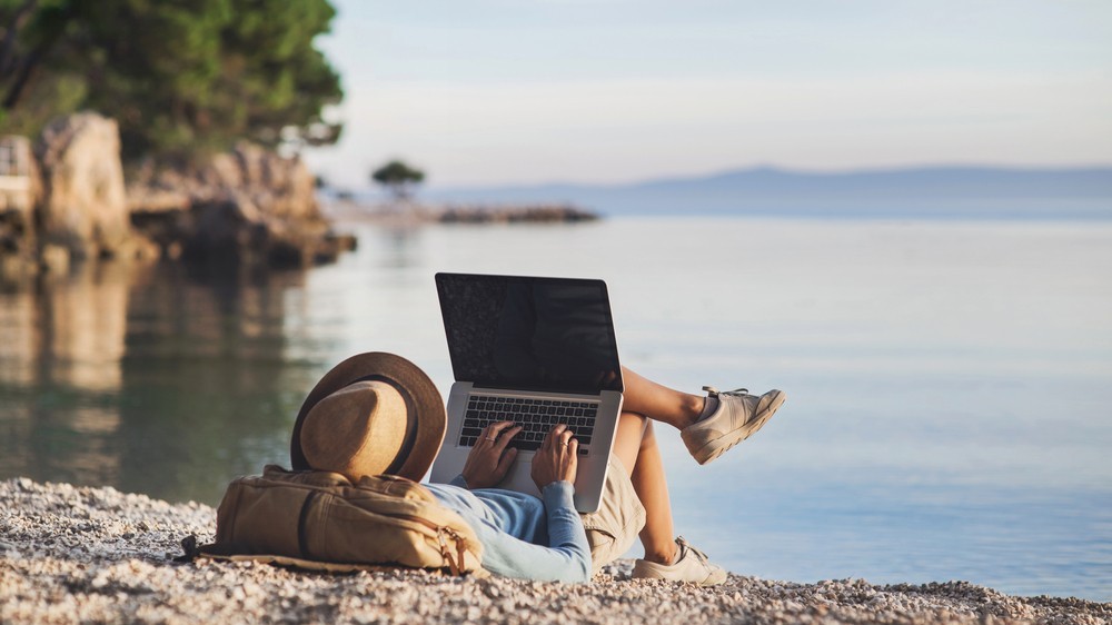 Nhật Bản cung cấp gói bảo hiểm làm việc từ xa, chi trả cả chi phí sửa máy tính cá nhân