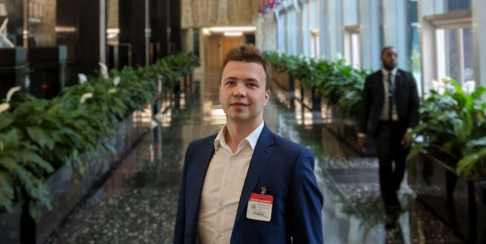 Nhân vật đối lập Roman Protasevich có tên trong danh sách truy nã sau vụ biểu tình quy mô lớn ở Belarus liên quan tới cuộc bầu cử hồi năm ngoái. (Nguồn: Euronews)