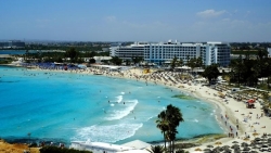 Covid-19: Thế giới dò dẫm mở cửa ngành du lịch