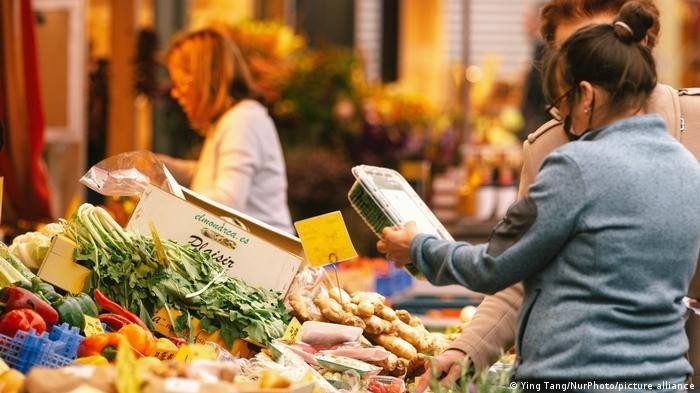 Lạm phát liên tục lập kỷ lục, nỗi lo ‘bão giá’ ám ảnh người tiêu dùng Đức