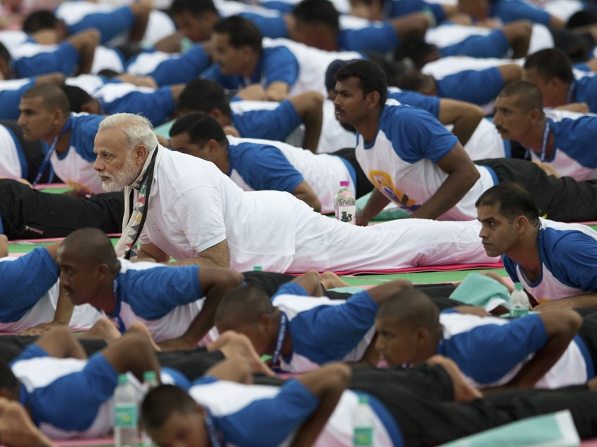 Muôn màu hưởng ứng Ngày Yoga Quốc tế