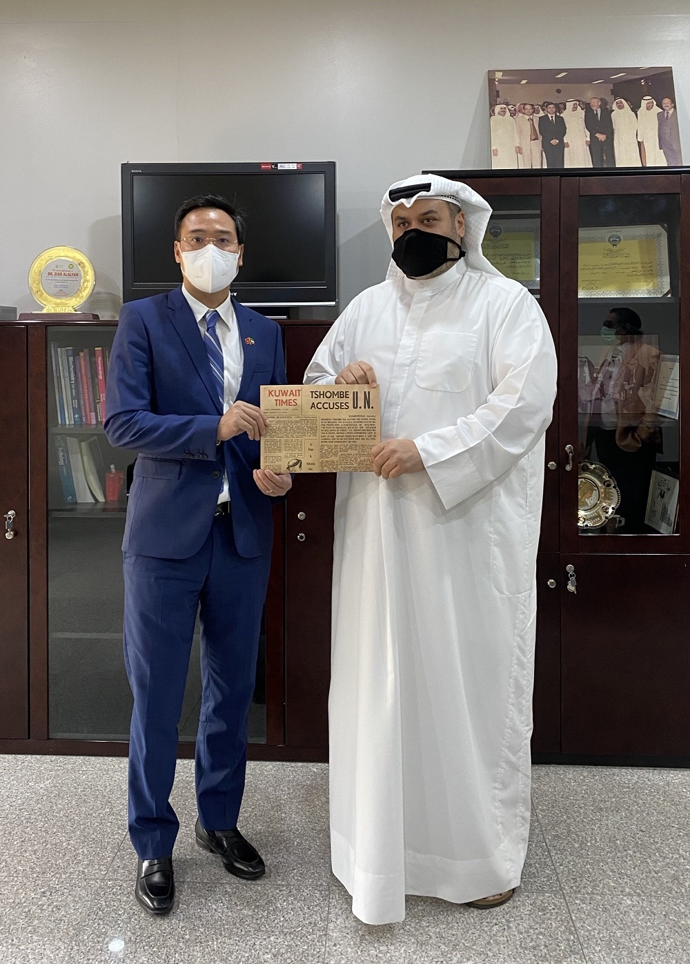 Đại sứ Ngô Toàn Thắng gặp Tổng biên tập báo Kuwait Times