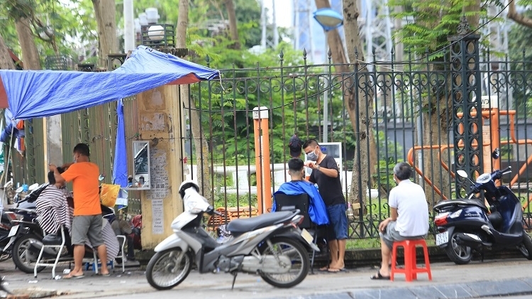 Hà Nội cho phép dịch vụ cắt tóc, gội đầu, ăn uống trong nhà mở cửa trở lại từ 0h ngày 22/6