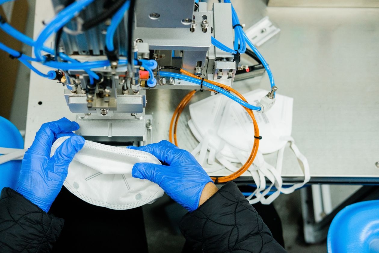 hàng loạt công ty đóng cửa hoặt cắt giảm nhân công tối đa