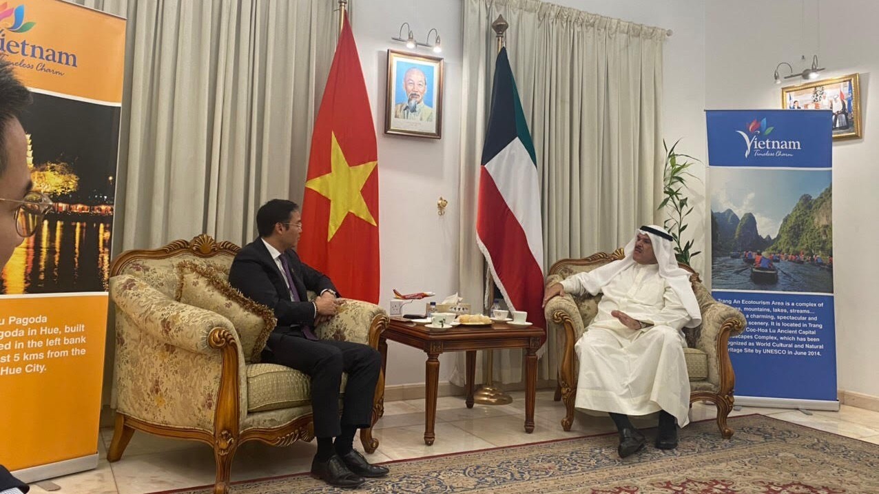 Đại sứ Ngô Toàn Thắng làm việc với Chủ tịch Liên đoàn bắn súng châu Á