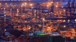 Vận tải biển quốc tế thời Covid-19: Mây đen phủ bóng